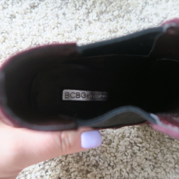 BCBG Getaway Plum Booties - Size 8 - Picture 4 of 6